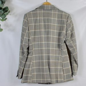 H&M Jackets & Coats - NWT H&M Plaid Blazer H&M Jackets & Coats - NWT H&M Plaid Blazer